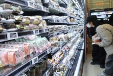 [포토] 편의점 이상의 공간, 이마트 24 플래그십 스토어 트렌드랩... 편의점 이상의 공간, 이마트 24 플래그십 스토어 트렌드랩 성수점 오픈