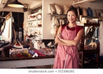 46,901 Shop owners asians 이미지, 스톡 사진 및 벡터 | Shutterstock