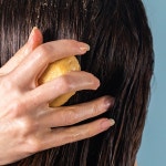 LUSH(러쉬) 러쉬 더 골든 캡 65g - 프레스드 컨디셔너 바/고체 린스 | S.I.VILLAGE (에스아이빌리지) [LUSH]러쉬 더 골든 캡 65g - 프레스드... 