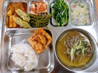 군산금강중학교 안녕하세요 군산금강중학교입니다. 급식 소식 소식을 확인하세요
