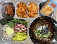 12월 28일 (화) 점심 급식사진 :: 급식 소식 :: 거제여자중학교 거제여자중학교 :: 급식 소식 :: 12월 28일 (화) 점심 급식사진