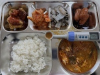 4월 28일 (목) 점심 급식사진 :: 급식 소식 :: 예당중학교 예당중학교 :: 급식 소식 :: 4월 28일 (목) 점심 급식사진