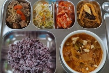 8월 23일 (화) 점심 급식사진 :: 급식 소식 :: 홍익대학교사범대학부속중학교 홍익대학교사범대학부속중학교 :: 급식 소식 :: 8월 23일 (화) 점심... 