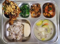 12월12일 학교급식 사진 :: 급식 소식 :: 매호중학교 매호중학교 :: 급식 소식 :: 12월12일 학교급식 사진