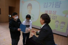 제 32회 졸업식(전체, 담임선생님, 가람, 승리, 찬요) :: 공지사항 :: 인천봉수초등학교 인천봉수초등학교 :: 공지사항 :: 제 32회 졸업식(전체... 