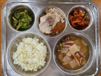 7월 4일 (화) 점심 급식사진 :: 급식 소식 :: 산의초등학교 산의초등학교 :: 급식 소식 :: 7월 4일 (화) 점심 급식사진