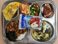 8월 18일 (금) 점심 급식사진 :: 급식 소식 :: 경산여자중학교 경산여자중학교 :: 급식 소식 :: 8월 18일 (금) 점심 급식사진