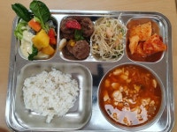 10월 13일 (금) 점심 급식사진 :: 급식 소식 :: 반여중학교 반여중학교 :: 급식 소식 :: 10월 13일 (금) 점심 급식사진