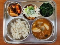 10월 23일 (월) 점심 급식사진 :: 급식 소식 :: 두일초등학교 두일초등학교 :: 급식 소식 :: 10월 23일 (월) 점심 급식사진