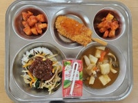 10월 18일 (수) 점심 급식사진 :: 급식 소식 :: 철산중학교 철산중학교 :: 급식 소식 :: 10월 18일 (수) 점심 급식사진