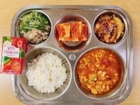 10월 24일 (화) 점심 급식사진 :: 급식 소식 :: 신금초등학교 신금초등학교 :: 급식 소식 :: 10월 24일 (화) 점심 급식사진
