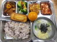 11월 13일 (월) 점심 급식사진 :: 급식 소식 :: 동현중학교 동현중학교 :: 급식 소식 :: 11월 13일 (월) 점심 급식사진