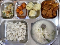 11월 13일 (월) 점심 급식사진 :: 급식 소식 :: 진관중학교 진관중학교 :: 급식 소식 :: 11월 13일 (월) 점심 급식사진