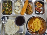 11월 24일 (금) 점심 급식사진 :: 급식 소식 :: 동현중학교 동현중학교 :: 급식 소식 :: 11월 24일 (금) 점심 급식사진