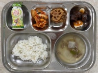 11월 24일 (금) 점심 급식사진 :: 급식 소식 :: 독정초등학교 독정초등학교 :: 급식 소식 :: 11월 24일 (금) 점심 급식사진