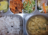 11월 30일 (목) 점심 급식사진 :: 급식소식 :: 샘말초등학교 샘말초등학교 :: 급식소식 :: 11월 30일 (목) 점심 급식사진