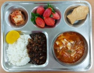 2023.12.6 ( 수 ) 식단 사진 :: 급식 소식 :: 임천중학교 임천중학교 :: 급식 소식 :: 2023.12.6 ( 수 ) 식단 사진