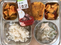 12월 8일 (금) 점심 급식사진 :: 급식 소식 :: 율천고등학교 율천고등학교 :: 급식 소식 :: 12월 8일 (금) 점심 급식사진