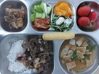 12월 8일 (금) 점심 급식사진 :: 급식 소식 :: 안동서부초등학교 안동서부초등학교 :: 급식 소식 :: 12월 8일 (금) 점심 급식사진