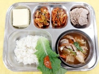 성연초등학교 성연초등학교 :: 급식 소식 :: 2023년 12월 11일(수산물공동구매의 날) - 친환경보리밥 꽃게된장국 수육/쌈장 달걀찜 무말랭이무침... 