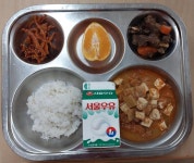 12월 18일 (월) 점심 급식사진 :: 급식 소식 :: 서울신우초등학교 서울신우초등학교 :: 급식 소식 :: 12월 18일 (월) 점심 급식사진