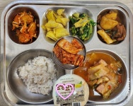 12월 18일 (월) 점심 급식사진 :: 급식 소식 :: 주례여자중학교 주례여자중학교 :: 급식 소식 :: 12월 18일 (월) 점심 급식사진