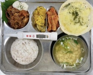 12월 18일 (월) 점심 급식사진 :: 급식 소식 :: 덕원예술고등학교 덕원예술고등학교 :: 급식 소식 :: 12월 18일 (월) 점심 급식사진