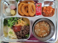 20231213 불고기생야채비빔밥, 오지어링튀김/케첩,배추김치,꿀떡,누룽지 :: 급식 소식 :: 천안새샘중학교 천안새샘중학교 :: 급식 소식... 