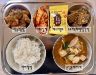 12월 26일 (화) 점심 급식사진 :: 급식 소식 :: 만정초등학교 만정초등학교 :: 급식 소식 :: 12월 26일 (화) 점심 급식사진