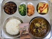 12월 28일 (목) 점심 급식사진 :: 급식 소식 :: 거학초등학교 거학초등학교 :: 급식 소식 :: 12월 28일 (목) 점심 급식사진