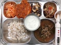 3월 8일 (금) 점심 급식사진 :: 급식 소식 :: 서울명원초등학교 서울명원초등학교 :: 급식 소식 :: 3월 8일 (금) 점심 급식사진