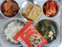 3월 25일 (월) 점심 급식사진 :: 급식 소식 :: 화홍고등학교 화홍고등학교 :: 급식 소식 :: 3월 25일 (월) 점심 급식사진