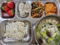 3월29일 식단: 기장밥,한방닭곰탕,찐만두,골뱅이야채무침,섞박지,딸기 :: 급식 소식 :: 송악고등학교 송악고등학교 :: 급식 소식 :: 3월29일 식단... 