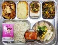 4월 9일 (화) 점심 급식사진 :: 급식 소식 :: 가야여자중학교 가야여자중학교 :: 급식 소식 :: 4월 9일 (화) 점심 급식사진