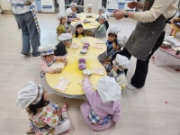 [보도자료] 용강초병설유-화전을 만들어요 :: 가정통신문 :: 용강초등학교 용강초등학교 :: 가정통신문 :: [보도자료] 용강초병설유-화전을 만들어요