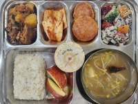 4월 23일 (화) 점심 급식사진 :: 급식 소식 :: 부산국제중학교 부산국제중학교 :: 급식 소식 :: 4월 23일 (화) 점심 급식사진