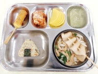 2024년 6월 5일 - 우동 가래떡꼬치 구운삼각김밥 과일푸딩 단무지 배추김치(자율) :: 급식 소식 :: 성연초등학교 성연초등학교 :: 급식 소식... 