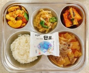 6월 10일 (월) 점심 급식사진 :: 급식 소식 :: 관교여자중학교 관교여자중학교 :: 급식 소식 :: 6월 10일 (월) 점심 급식사진