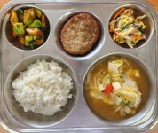 6월 25일 친환경차수수밥, 봄동된장국, 남도식떡갈비, 느타리콩나물무침, 오이소박이 :: 급식 소식 :: 대전목상초등학교 대전목상초등학교... 