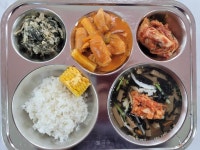 7월 18일(쌀밥, 도토리냉국, 마라로제찜닭, 시래기나물볶음, 배추겉절이, 옥수수버터구이) :: 급식 소식 :: 불곡중학교 불곡중학교 :: 급식 소식... 