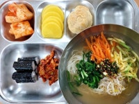 9월9일(중식) 충무김밥, 잔치국수, 충무식어묵무침, 단무지, 섞박지, 슈퍼볼아이스슈(쿠키앤크림) :: 급식소식 :: 경남고성음악고등학교... 