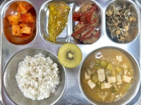 10월 18일 (금) 점심 급식사진 :: 급식 소식 :: 해운대여자중학교 해운대여자중학교 :: 급식 소식 :: 10월 18일 (금) 점심 급식사진