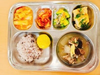 8월 22일 (금) 점심 급식사진 :: 급식 소식 :: 이리백제초등학교 이리백제초등학교 :: 급식 소식 :: 8월 22일 (금) 점심 급식사진