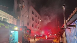 충남 서산 모텔서 화재…1명 사망·20명 경상 | TVING