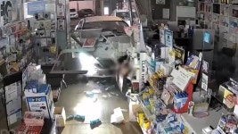 차량 돌진 만취 20대들…담배 피우며 오히려 소란 | TVING