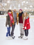 유토이미지 | people, friendship, sport and leisure concept - happy friends on skating rink