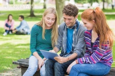 유토이미지 | College students using tablet PC in park