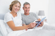 유토이미지 | Happy couple using their tablet pc to buy online