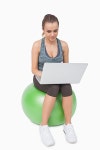 Fit woman using her notebook sitting on balance ball | 유토이미지 | 상세페이지 | 베이직샵 | 사진 | 17617627