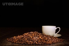 유토이미지 | Image of coffee beans and white cup